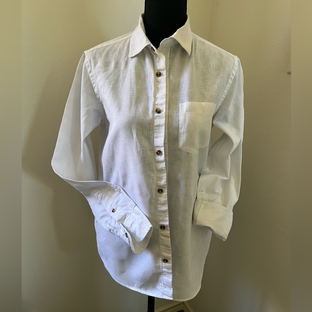 XS Old Navy Women’s Classic White Shirt, Long Sleeve, Button Up, Cotton - Picture 3 of 10